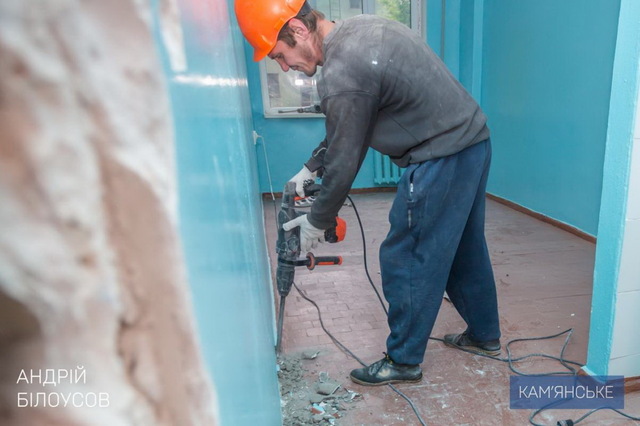 В Каменском продолжается капитальный ремонт отделений больниц