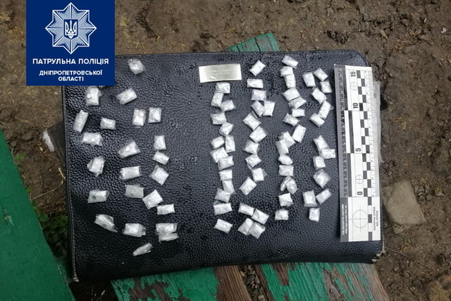 У жительницы Днепра патрульные обнаружили 83 «закладки»