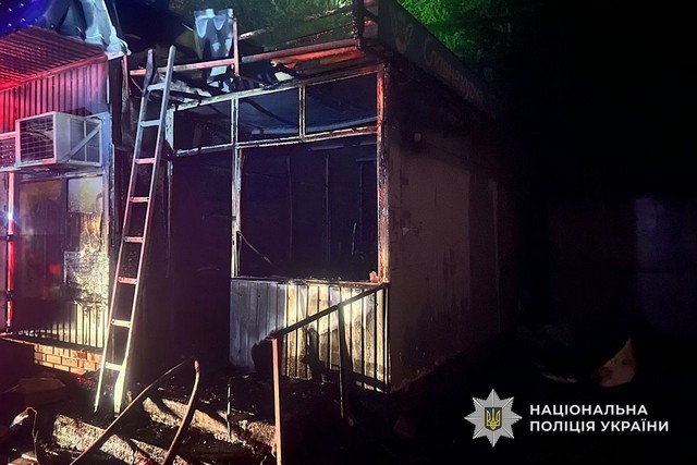 Сжег киоск из-за мести: полицейские Днепра задержали подозреваемого