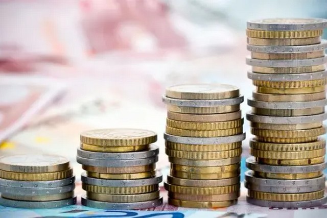 Украинцы в этом году уплатили 15,8 млрд грн земельного налога - на 14,3% больше, чем в прошлом году