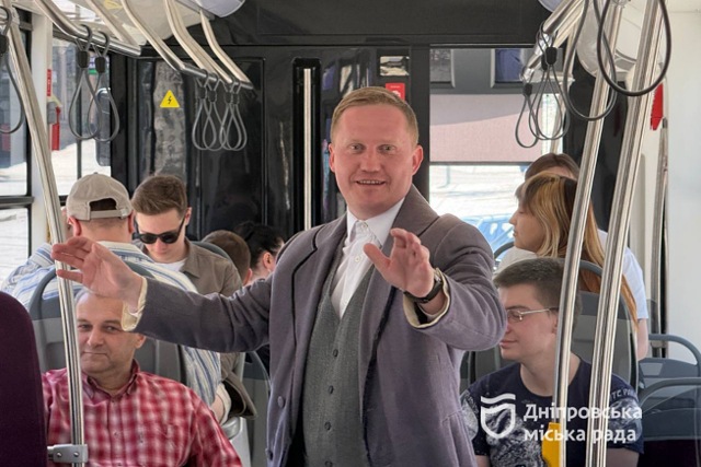 Через місто — крізь епохи: у Дніпрі вперше провели театралізовану екскурсію трамваєм до Міжнародного дня музеїв