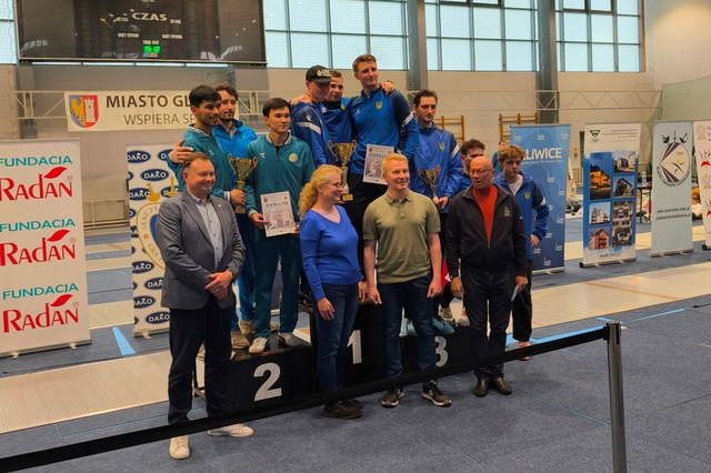 Фехтувальник Михайло Краснюк з Дніпра переміг у команді на турнірі в Польщі