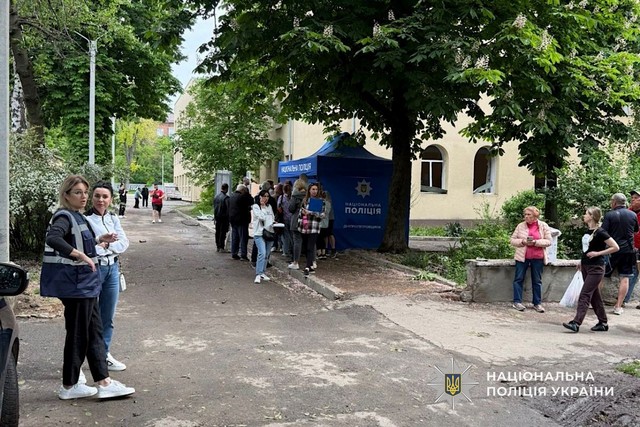 Поліція Дніпра продовжує роботу на місцях масованої комбінованої атаки на місто
