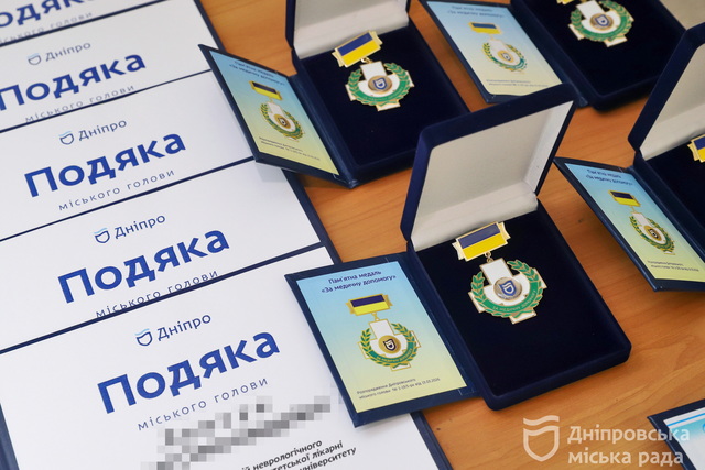 Благодарность от всех горожан: в Днепре наградили медицинских работников