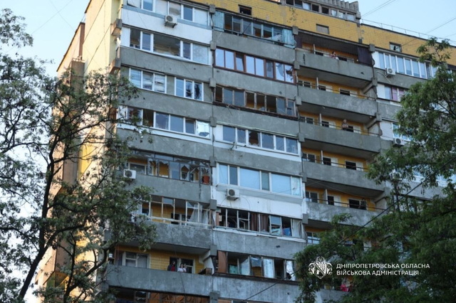Четверо людей постраждали. 15 разів ворог атакував п'ять районів Дніпропетровщини