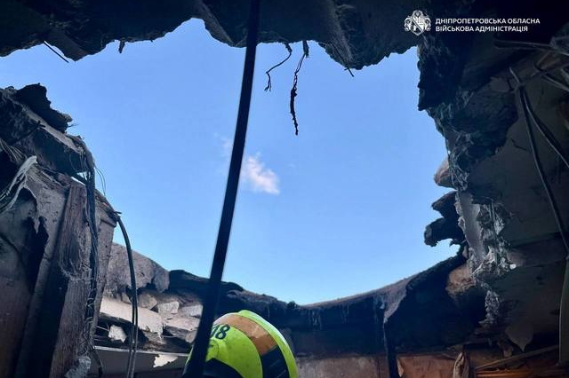 «Плита впала за 40 см від ліжка»: що розповіли дніпряни про ранкову атаку рф