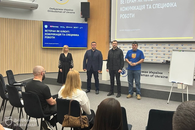У Дніпрі вчили, як спілкуватися з ветеранами без конфліктів і травматизації