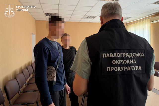 На Днепропетровщине сообщено о подозрении мужчине, который пытал несовершеннолетнюю сожительницу