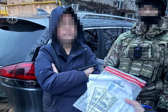 На Днепропетровщине будут судить двух мужчин, которые за $20 тыс. организовали схему выезда за границу из-за «непригодности» к службе