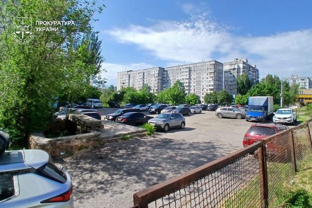 В Днепре прокуратура через суд обязала снести незаконную автостоянку