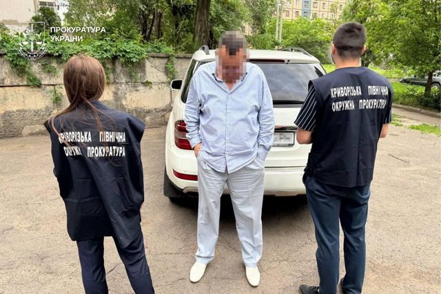 «Студенческий билет» для отсрочки за $15 тысяч: в Кривом Роге разоблачили схему незаконного выезда за границу