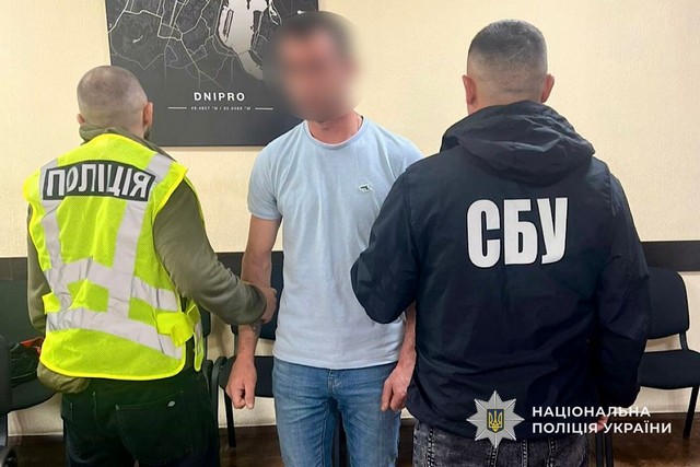 Полиция Днепра совместно с СБУ задержали подозреваемого в умышленном поджоге автомобиля