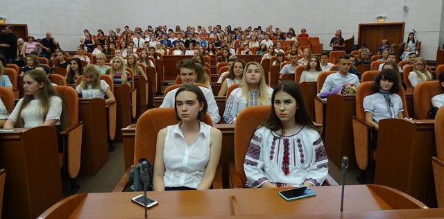  Գ    ,    