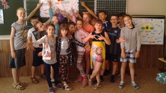 В Каменском работают летние языковые лагеря для маленьких каменчан