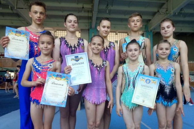 Спортивные акробаты из Каменского успешно выступили на чемпионате Украины