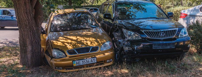 � ������ �� ����������� ����������� Daewoo Lanos � Lexus: ��������� ������� � ����