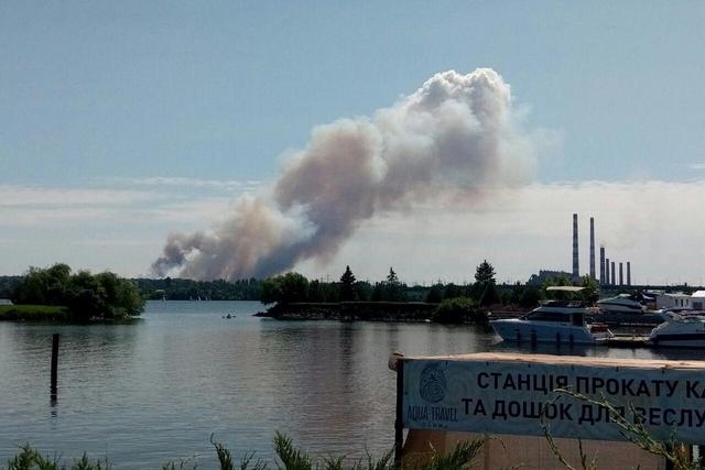 В районе Игрени горят поля