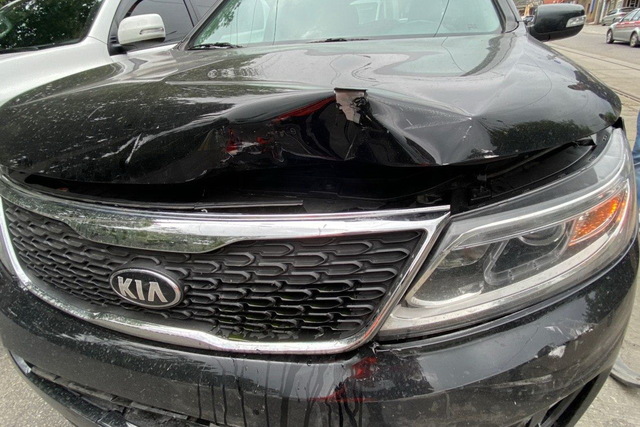 В Днепре на улице Чернышевского Kia врезался в Geely (видео момента аварии)