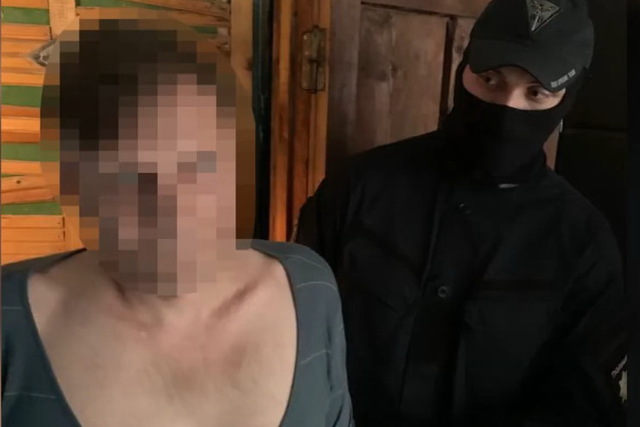 В Каменском полицейские задержали двух сбытчиков марихуаны (видео задержания)