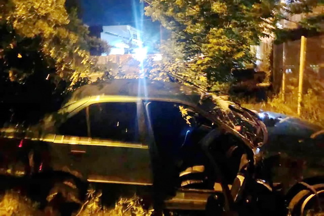 В Каменском пьяный на BMW устроил погоню: автомобиль дважды перевернулся