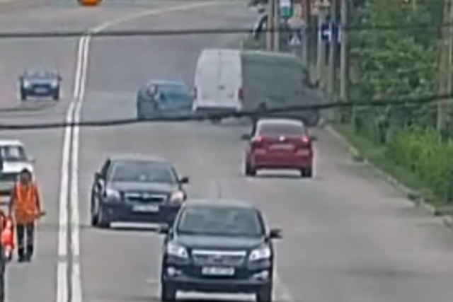       Mitsubishi  Mercedes ( )