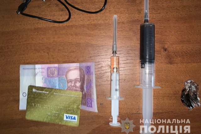В Каменском задержали сбытчиков наркотиков с опием на 50 тысяч гривен