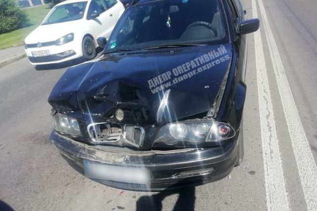 В Днепре на Сичеславской Набережной BMW врезался в такси