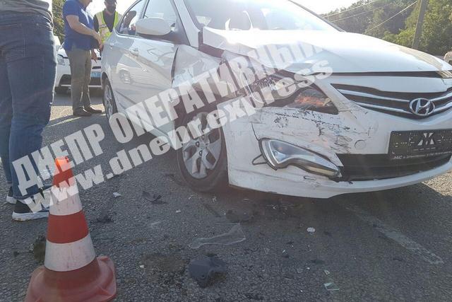 В Днепре на Набережной Заводской Mazda влетела в Hyundai