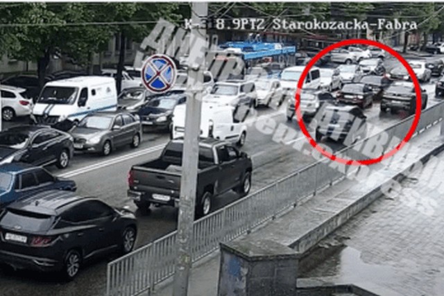 В Днепре на Фабра столкнулись Nissan и Mercedes