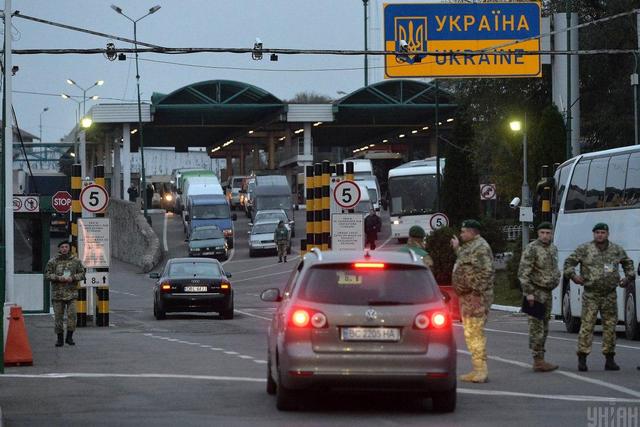 фото УНІАН Попасть в Польшу станет сложнее: популярный пограничный пункт закроют на длительный ремонт