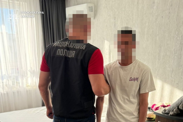 Сбывали метамфетамин по почте и во время личных встреч: на Днепропетровщине подозревают троих мужчин