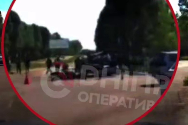 В Каменском мотоциклы на скорости врезались в Mercedes на перекрестке: есть погибшие