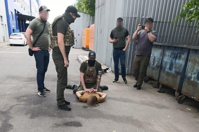 В Днепропетровской области правоохранители разоблачили военнослужащего, причастного к незаконному сбыту оружия и боеприпасов