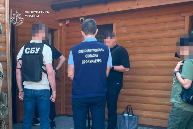 Понад 1,6 млн грн збитків бюджету через фіктивне працевлаштування — на Дніпропетровщині повідомлено про підозру директорці КП та бухгалтерці