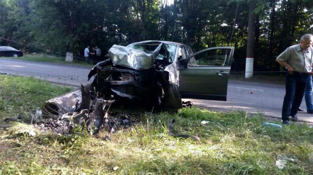 В Кривом Роге Nissan влетел в электроопору: есть пострадавшие