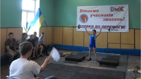 Ко Дню металлурга в Каменском прошел турнир тяжелоатлетов