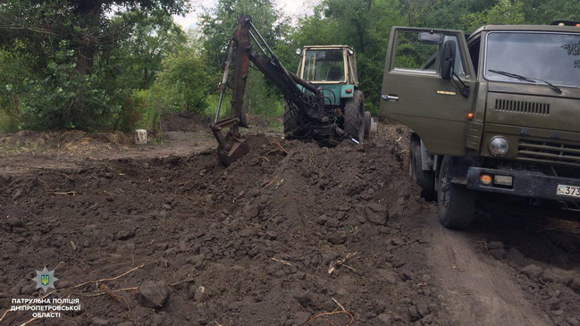 Водний патруль зупинив незаконне зняття верхнього шару грунту