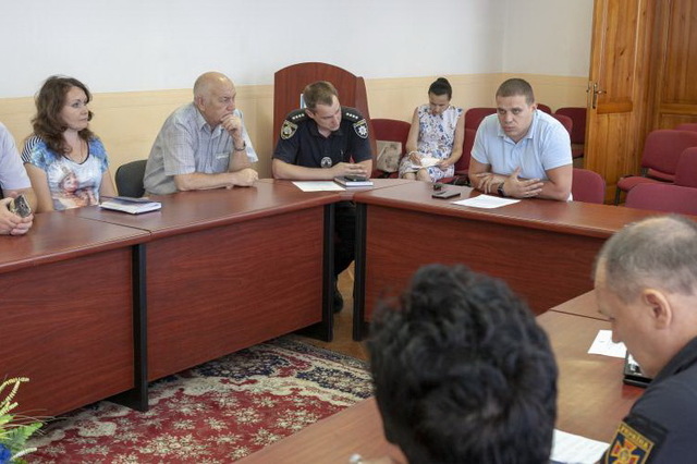 В Каменском утвердили план борьбы с пожаром на свалке – будут засыпать