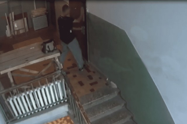 В Днепре наглый домушник средь бела дня вломился в квартиру