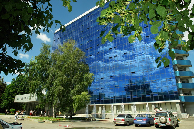 Днепровский национальный университет — в десятке самых популярных