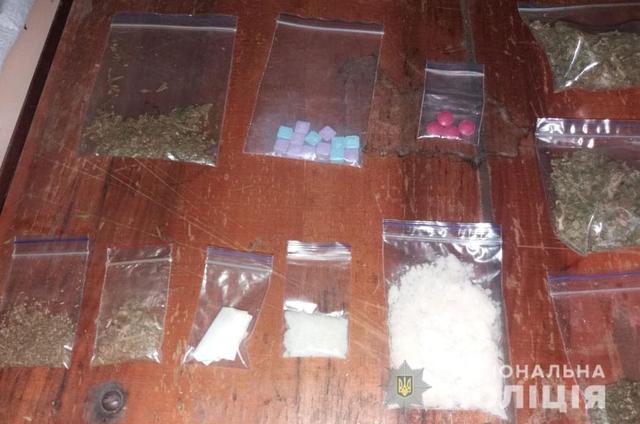 В Днепре полицейские изъяли наркотики на сумму около 500 тыс. гривен