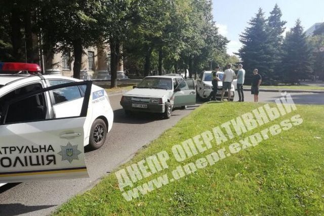 В Днепре на проспекте Гагарина Lada врезалась в Subaru