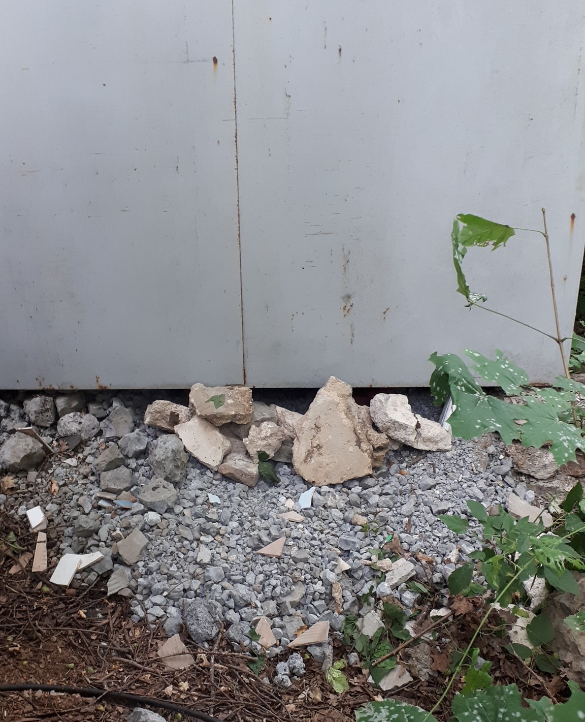 В Днепре неизвестные подкопали гараж и украли 4 дорогостоящих велосипеда