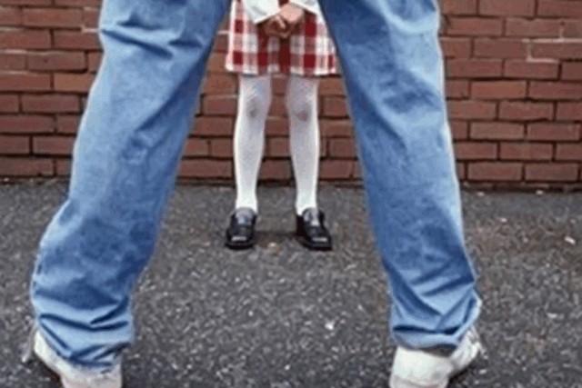 В Днепре на ж/м Красный камень эксгибиционист пугает детей и подростков