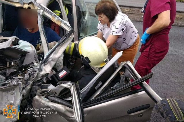 На Павлоградської трасі зіткнулися ГАЗель і Citroën постраждали 3 людини