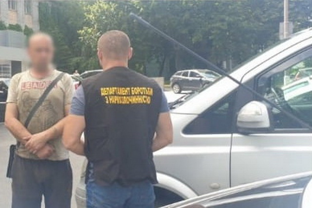 В Днепре задержали мужчину, получившего посылку с псевдоэфедрином