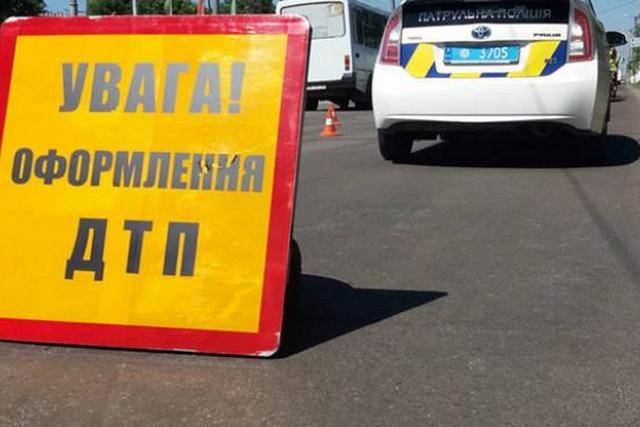 В Днепре на Калиновой Nissan сбил мужчину: видео момента аварии