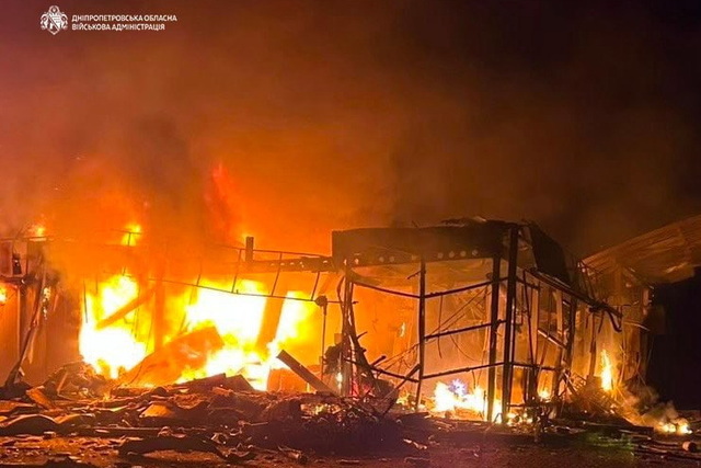 Одна жінка загинула, троє поранено. Ворог упродовж ночі атакував 5 АЗС на Дніпропетровщині
