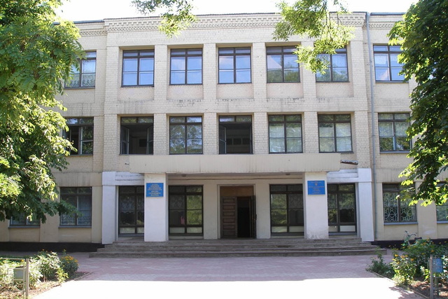 Ремонтувати ліцей у П’ятихатках буде щойно створена фірма