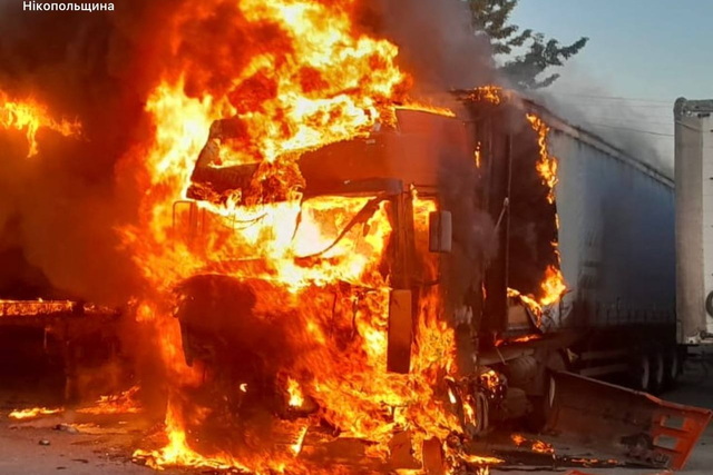 Дві людини поранено. Понад 20 разів ворог атакував п'ять районів Дніпропетровщини безпілотниками